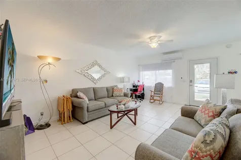 800 SW 11th Avenue Hallandale Beach FL 33009