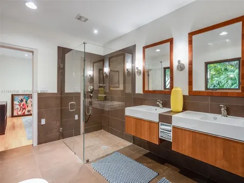 320 W 26th Street Miami Beach FL 33140