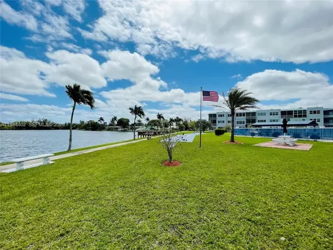 2300 Park Lane Hollywood FL 33021