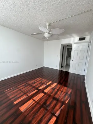 9330 Lagoon Place Davie FL 33324
