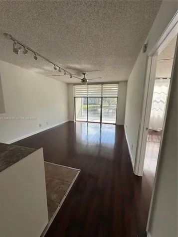 9330 Lagoon Place Davie FL 33324