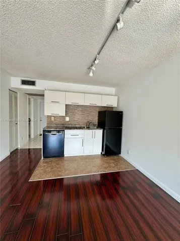 9330 Lagoon Place Davie FL 33324