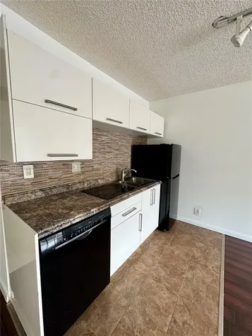 9330 Lagoon Place Davie FL 33324