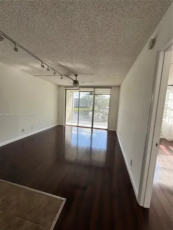 9330 Lagoon Place Davie FL 33324