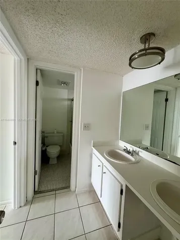9330 Lagoon Place Davie FL 33324