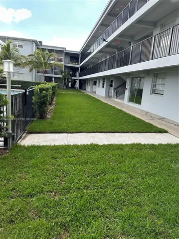 1100 NE 1st Court Hallandale Beach FL 33009
