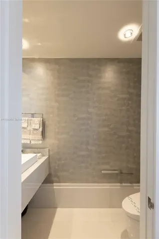 18555 Collins Avenue Sunny Isles Beach FL 33160