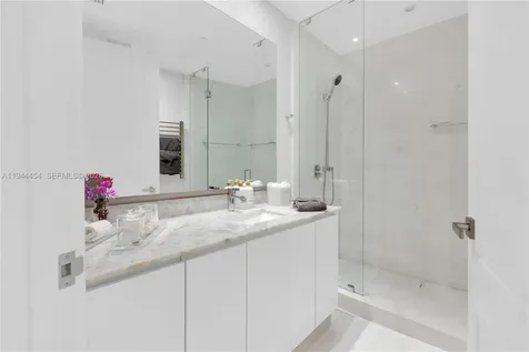 18555 Collins Avenue Sunny Isles Beach FL 33160