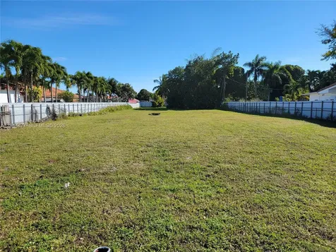 3895 W 2nd Avenue Hialeah FL 33012