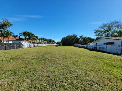 3895 W 2nd Avenue Hialeah FL 33012