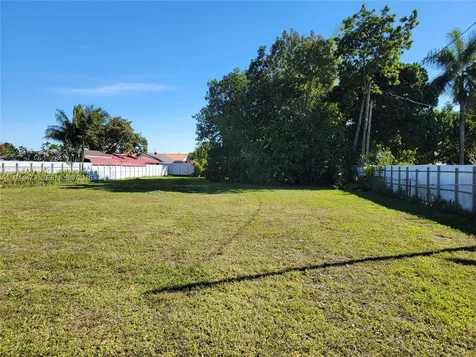 3895 W 2nd Avenue Hialeah FL 33012
