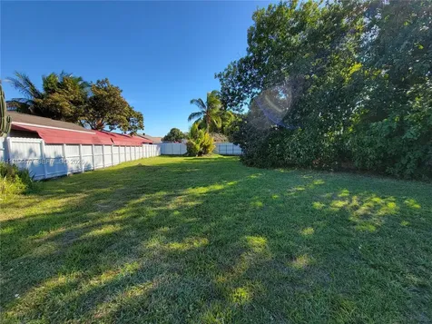 3895 W 2nd Avenue Hialeah FL 33012