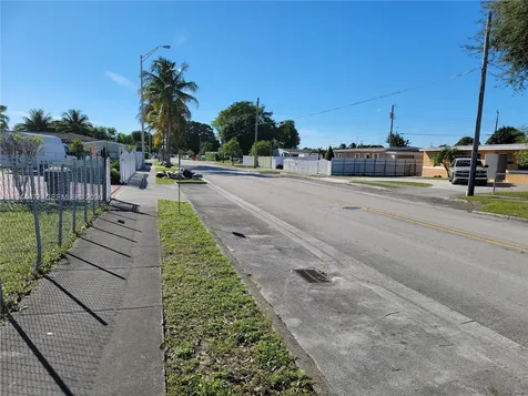 3895 W 2nd Avenue Hialeah FL 33012