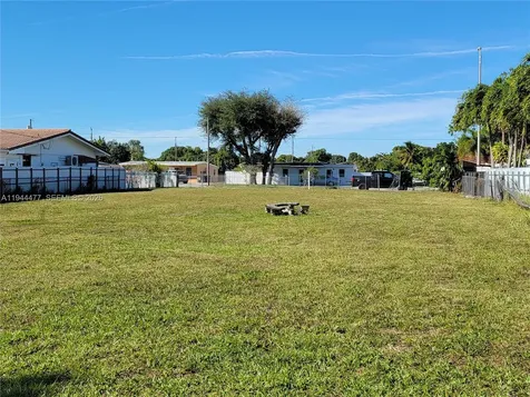3895 W 2nd Avenue Hialeah FL 33012