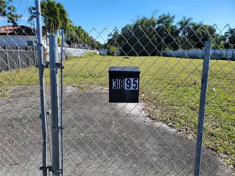 3895 W 2nd Avenue Hialeah FL 33012