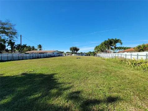 3895 W 2nd Avenue Hialeah FL 33012