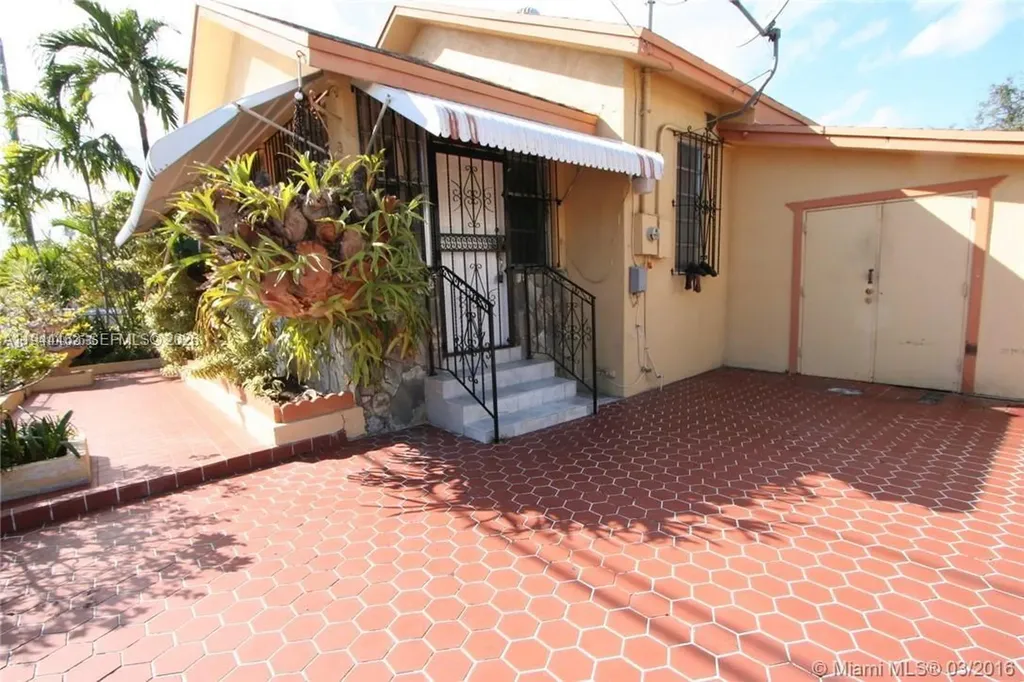 1119 SW 9th Street Miami FL 33130