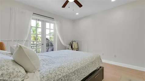 814 SW 147th Avenue Pembroke Pines FL 33027