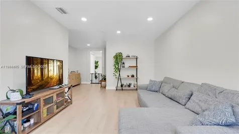 814 SW 147th Avenue Pembroke Pines FL 33027