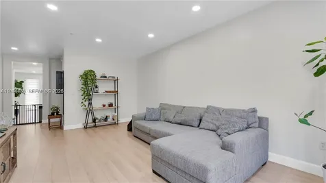 814 SW 147th Avenue Pembroke Pines FL 33027