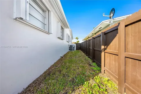 3855 SW 87th Place Miami FL 33165