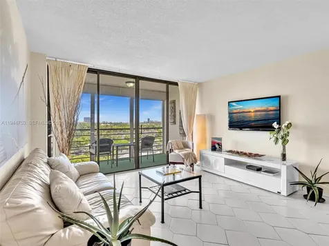 20400 W Country Club Drive Aventura FL 33180