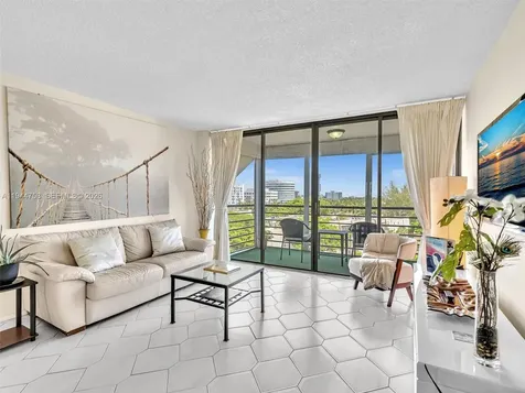 20400 W Country Club Drive Aventura FL 33180