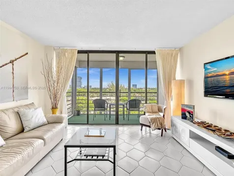 20400 W Country Club Drive Aventura FL 33180