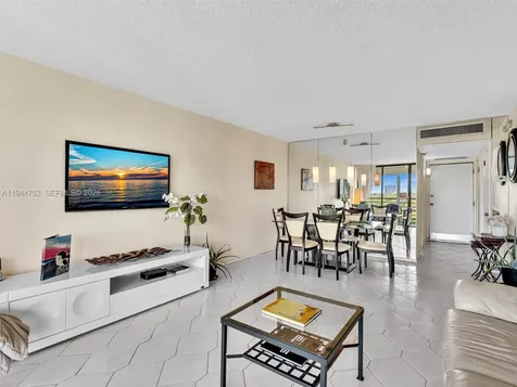 20400 W Country Club Drive Aventura FL 33180