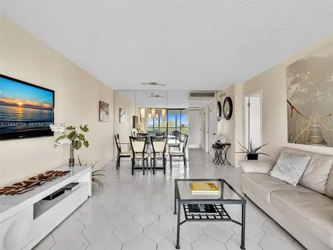 20400 W Country Club Drive Aventura FL 33180