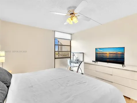 20400 W Country Club Drive Aventura FL 33180
