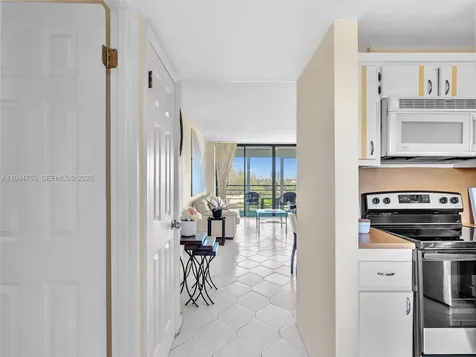 20400 W Country Club Drive Aventura FL 33180