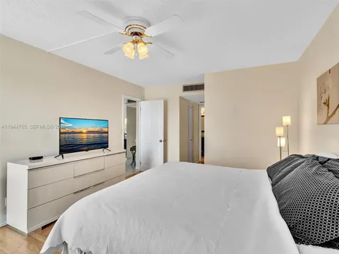 20400 W Country Club Drive Aventura FL 33180