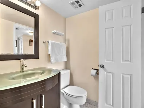 20400 W Country Club Drive Aventura FL 33180