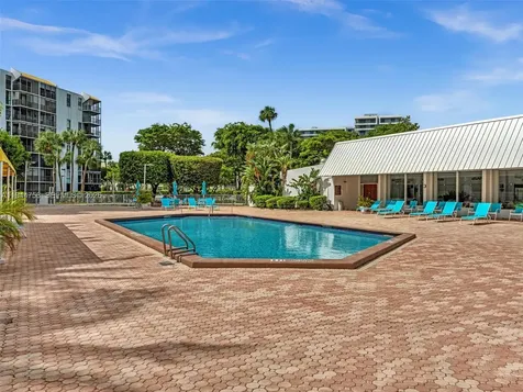 20400 W Country Club Drive Aventura FL 33180