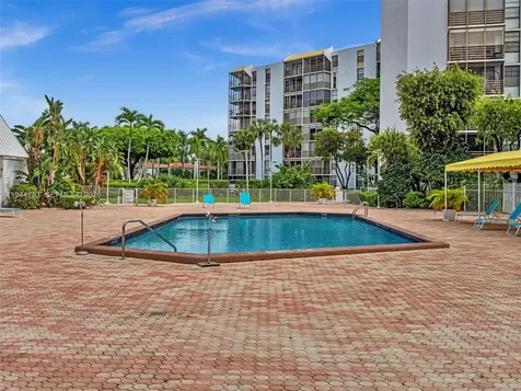 20400 W Country Club Drive Aventura FL 33180