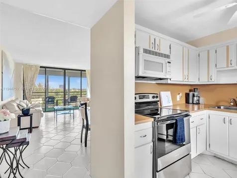 20400 W Country Club Drive Aventura FL 33180
