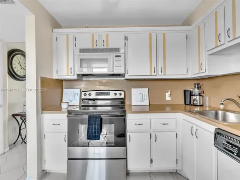 20400 W Country Club Drive Aventura FL 33180