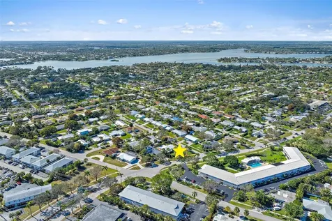 324 Tequesta Tequesta FL 33469