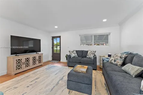 324 Tequesta Tequesta FL 33469