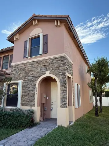 8922 W 35th Way Hialeah FL 33018