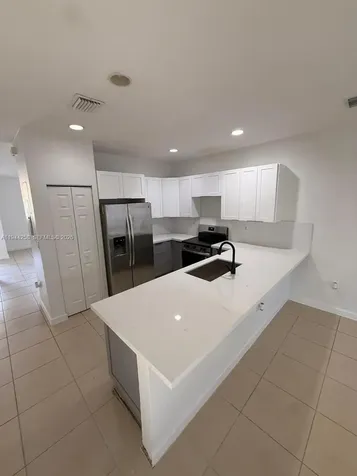 8922 W 35th Way Hialeah FL 33018
