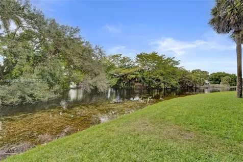 505 S Pine Island Road Plantation FL 33324