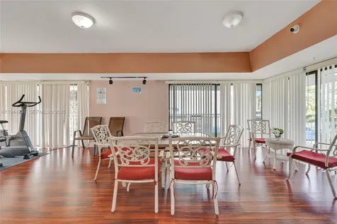 505 S Pine Island Road Plantation FL 33324