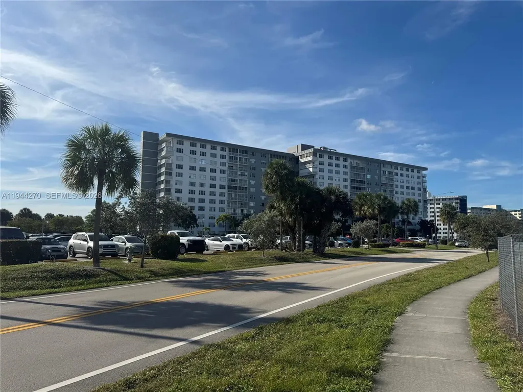 3800 Hillcrest Drive Hollywood FL 33021