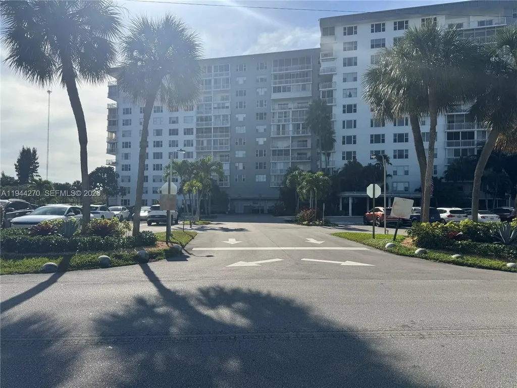 3800 Hillcrest Drive Hollywood FL 33021