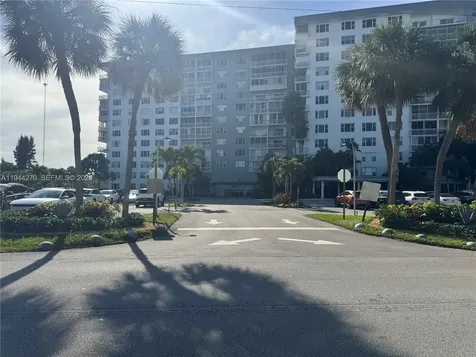 3800 Hillcrest Drive Hollywood FL 33021