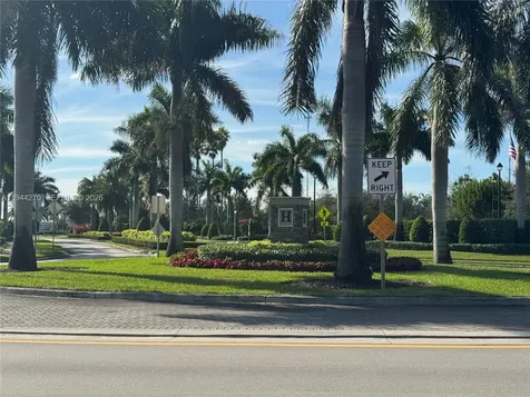 3800 Hillcrest Drive Hollywood FL 33021
