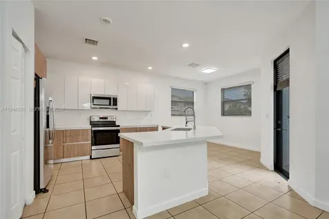 3504 W 94th Street Hialeah FL 33018