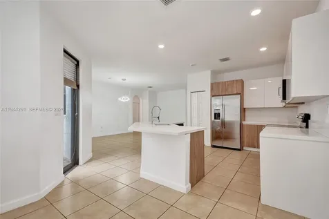 3504 W 94th Street Hialeah FL 33018